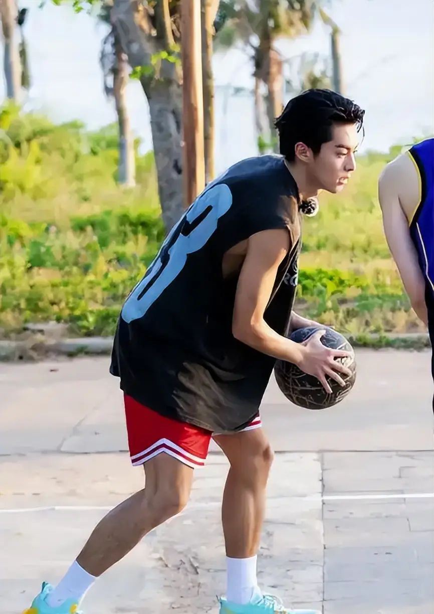 包含NBA全明星周末高能战！明星球员秀身手的词条