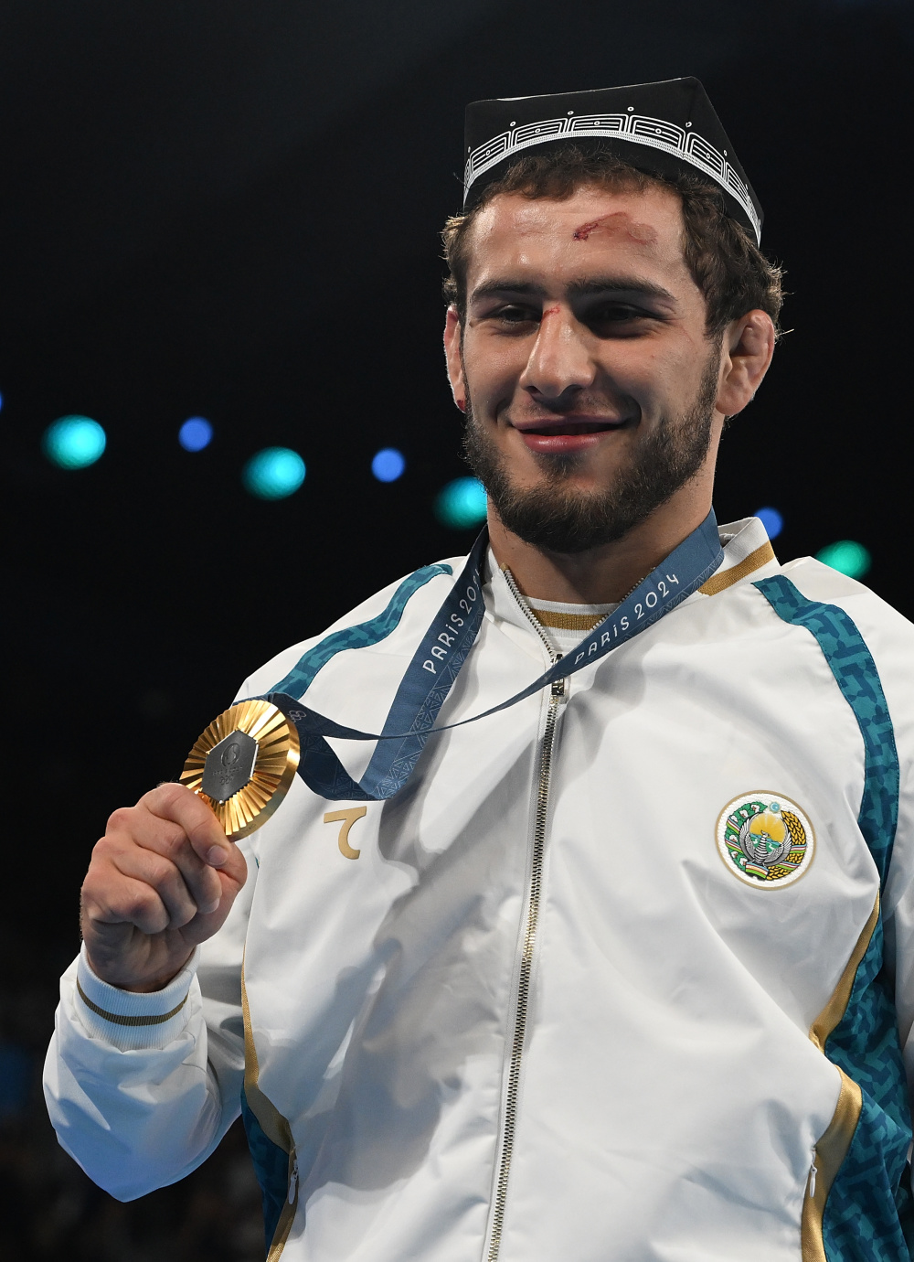 土耳其举重选手在比赛中夺得金牌